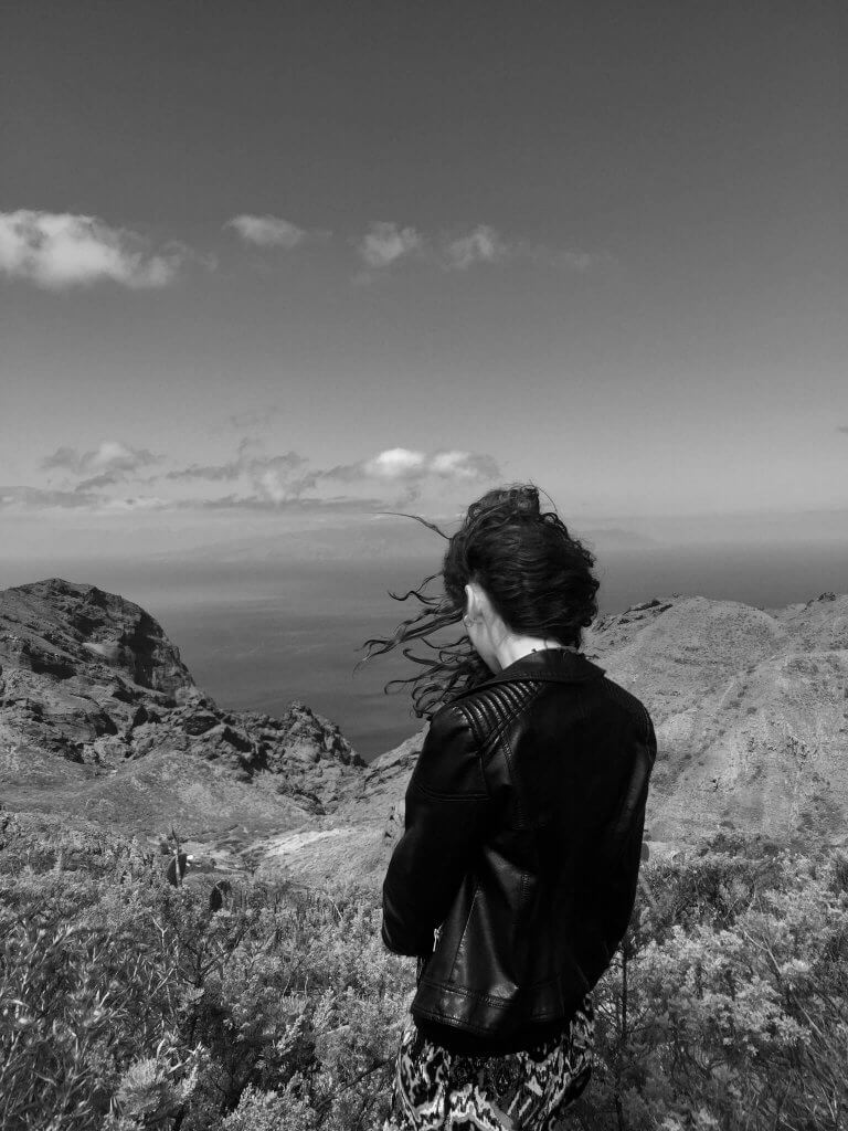 Den Ausblick auf dem höchsten Berg der Insel Teneriffa beobachten
